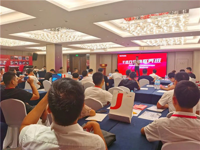 佳歌集成灶八月峰會首站告捷，濟南財富峰會滿帆啟航，引領建材家居新潮流