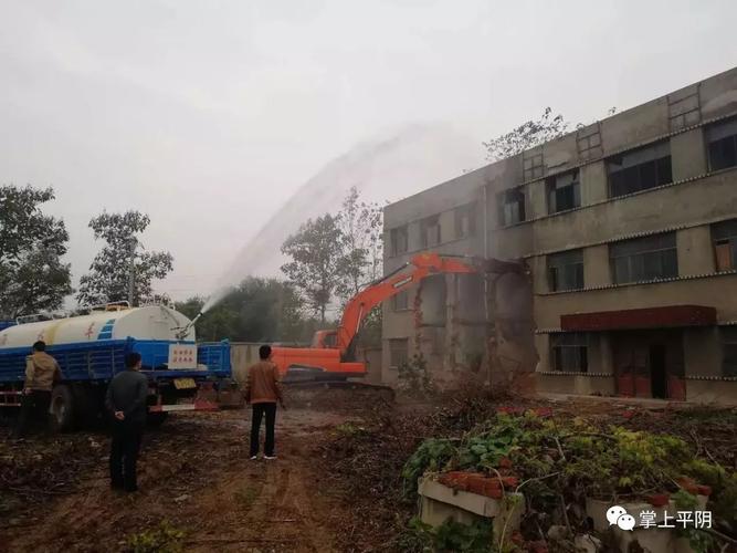 一聲轟鳴劃破長(zhǎng)空 平陰東部沉寂20年建筑今日終落幕